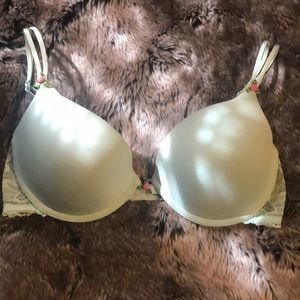Butterfly lace molded padded bra